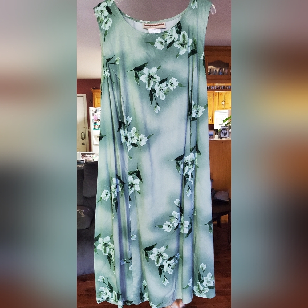 Women's Expressions Plus sleeveless dress